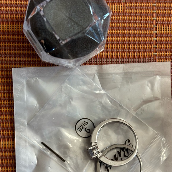 💥2/$24 or 3/$30💥 stacking ring with zirconia crystals & blue opal. Sz 9. NWT - Picture 5 of 5